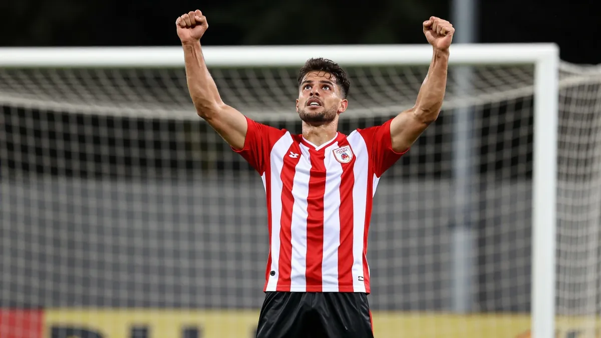Lechia Gdansk: Lechia Gdańsk defeated Widzew Łódź 2-1, dominating possession (51.6%) and scoring more shots (13 vs 9)