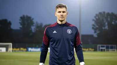 Vanja Milinkovic-Savic, a Serbian teenage goalkeeper who failed to obtain a work permit in England, has left Manchester...